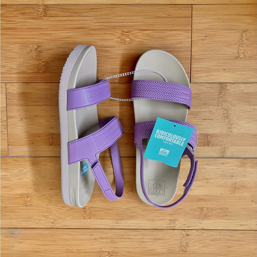NWT Women’s Size 5 Reef Water Friendly Shoes Sandals